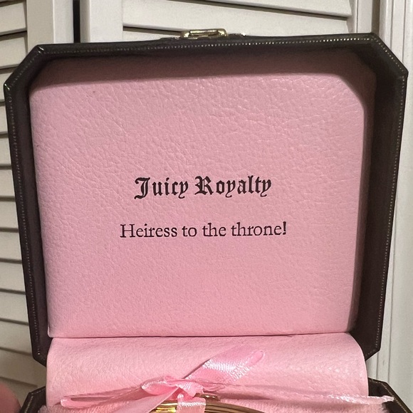 Juicy Couture Crown Wish Bangle - Picture 3 of 5